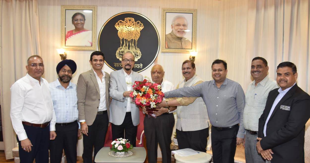 राज्यपाल श्री डेका से निजी विश्वविद्यालयों के पदाधिकारियों ने की भेंट, स्थापना से संबंधित प्रावधानों पर राज्यपाल से विचार-विमर्श किया 3 IMG 20260724 175830