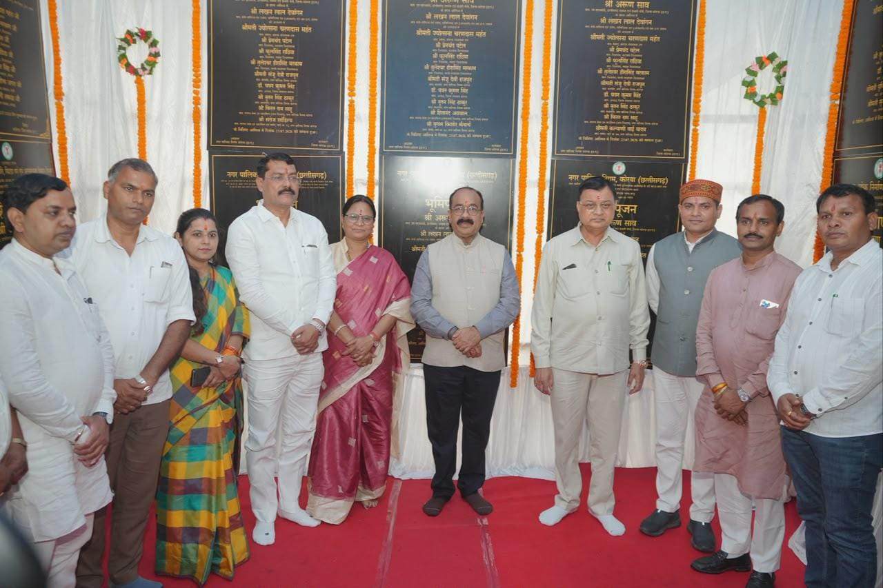 उप मुख्यमंत्री अरुण साव ने कोरबा नगर निगम में 73 करोड़ से अधिक के कार्यों का किया लोकार्पण-भूमिपूजन, प्रधानमंत्री आवास योजना के हितग्राहियों को कराया गृह प्रवेश, सौंपी आवास की चाबी 3 IMG 20260724 213234