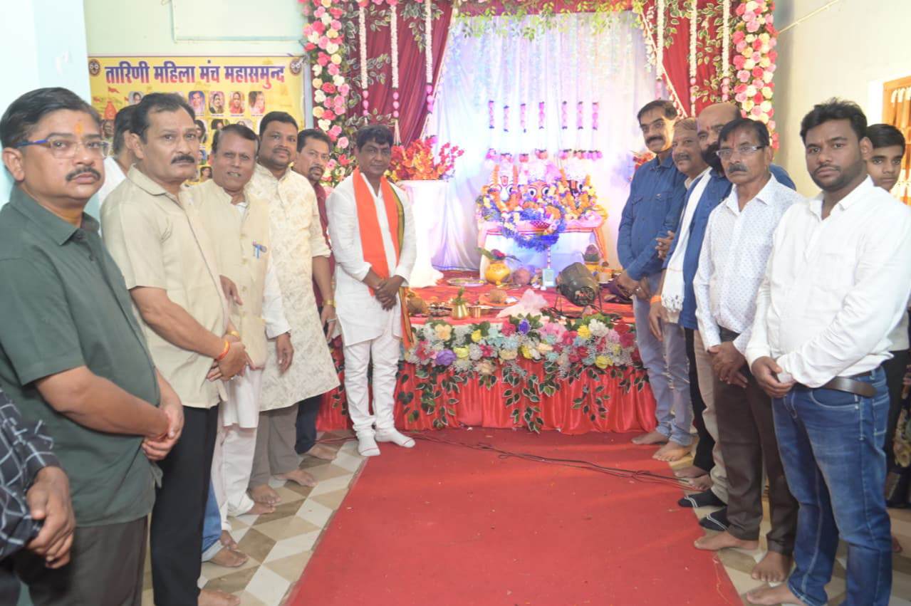महासमुंद विधायक राजू सिन्हा ने भगवान जगन्नाथ के दर्शन कर की प्रदेशवासियों की सुख-समृद्धि की कामना 5 IMG 20260725 203409
