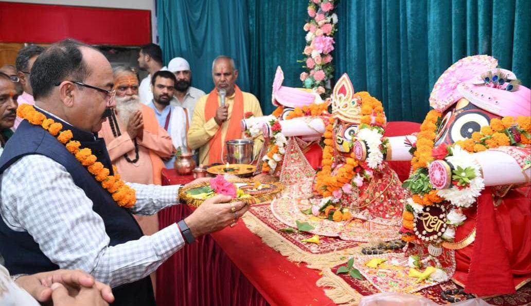 लोरमी में भगवान श्री जगन्नाथ महाप्रभु की पावन बहुड़ा यात्रा में शामिल हुए उप मुख्यमंत्री अरुण साव ने भगवान श्री जगन्नाथ महाप्रभु से समस्त छत्तीसगढ़वासियों के सुख, समृद्धि, उत्तम स्वास्थ्य और खुशहाली की कामना की 2 IMG 20260725 210710
