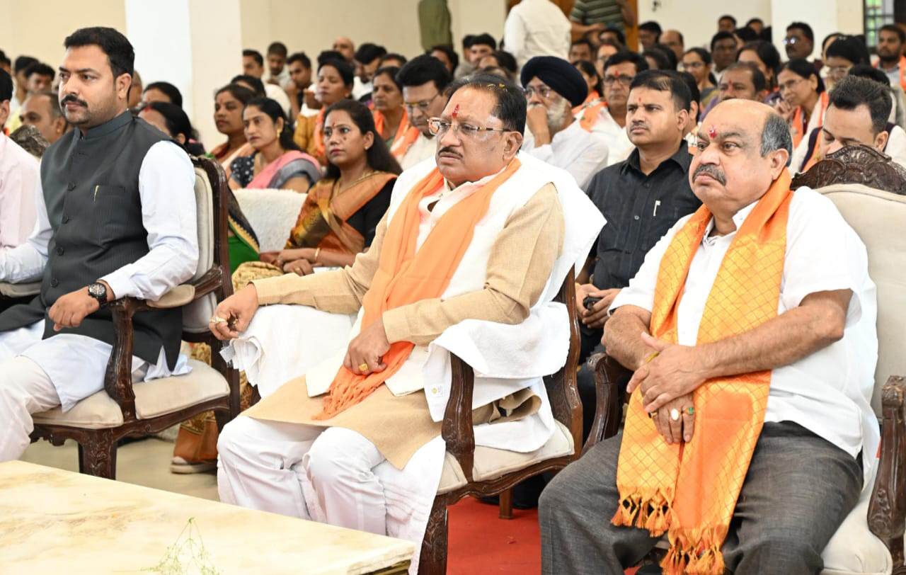 मुख्यमंत्री श्री साय ने फाफाडीह में युवाओं और आमजनों के साथ सुनी ‘मन की बात’ की 136वीं कड़ी, ‘मन की बात’ में बार-बार छत्तीसगढ़ का उल्लेख प्रदेशवासियों के लिए गौरव की बात 1 IMG 20260726 183428