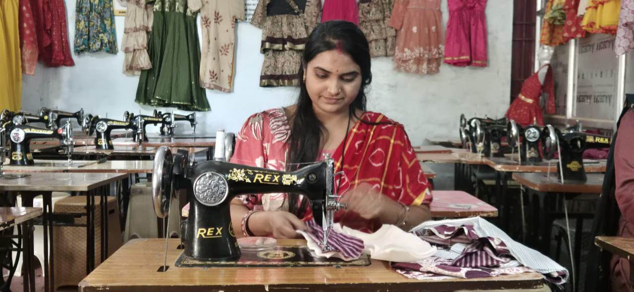 मुख्यमंत्री कौशल विकास योजना से बदली नीलिमा की जिंदगी, सिलाई प्रशिक्षण ने दिया आत्मनिर्भरता का नया रास्ता 1 IMG 20260726 184813
