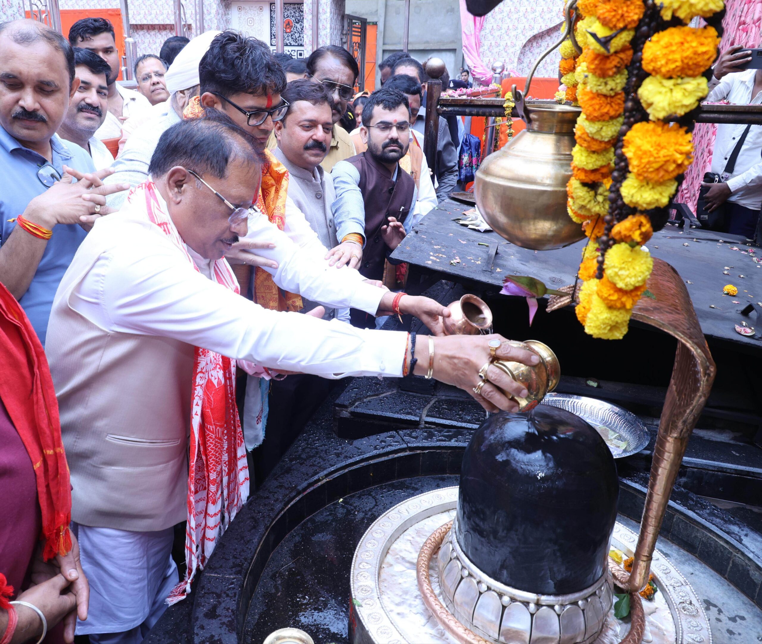 मुख्यमंत्री विष्णु देव साय ने रायगढ़ प्रवास के दौरान ग्राम पंडरीपानी स्थित कैलाशपति धाम मनकामेश्वर शिव मंदिर प कैलाशपति धाम में किया जलाभिषेक: भगवान मनकामेश्वर महादेव से प्रदेश की सुख-समृद्धि एवं खुशहाली की कामना 3 IMG 20260729 205656 scaled