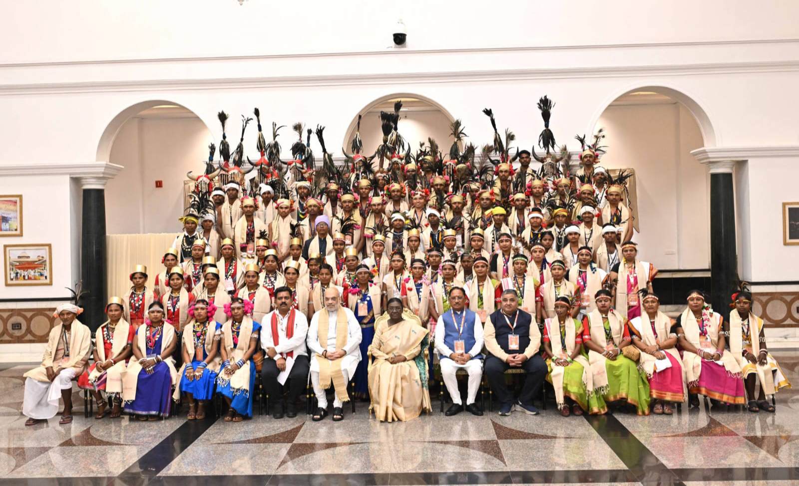 राष्ट्रपति भवन के विशेष अतिथि बने बस्तर के मांझी-चालकी, बस्तर पंडुम-2026 के विजेताओं और जनजातीय प्रतिनिधियों का हुआ राष्ट्रपति भवन में विशेष सम्मान, राष्ट्रपति द्रौपदी मुर्मु ने जताई बस्तर दशहरा और बस्तर पंडुम में शामिल होने की इच्छा:राष्ट्रपति 3 IMG 20260730 192958