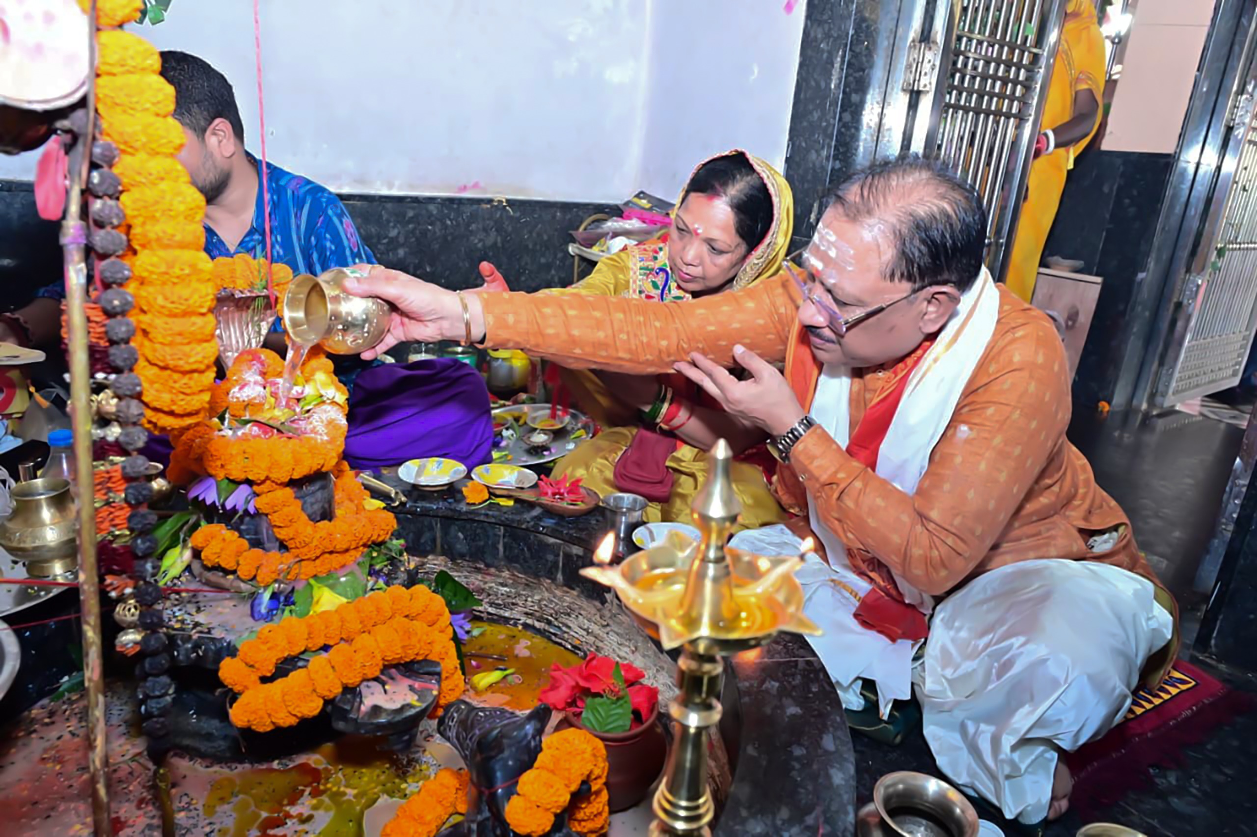 मुख्यमंत्री विष्णुदेव साय ने सावन सोमवार और नागपंचमी पर फलेश्वरनाथ महादेव की पूजा-अर्चना की, प्रदेशवासियों की सुख-समृद्धि और छत्तीसगढ़ की निरंतर प्रगति के लिए की मंगलकामना 1 IMG 20260817 WA0025