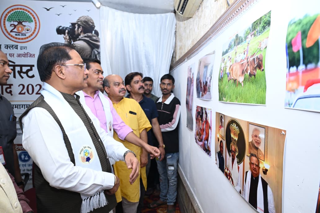 तस्वीरों ने ताजा कीं मुख्यमंत्री विष्णुदेवसाय की पुरानी यादें : मुख्यमंत्री विष्णुदेव साय ‘दृश्य संवाद 2026’ के समापन समारोह में हुए शामिल 6 IMG 20260823 WA0032