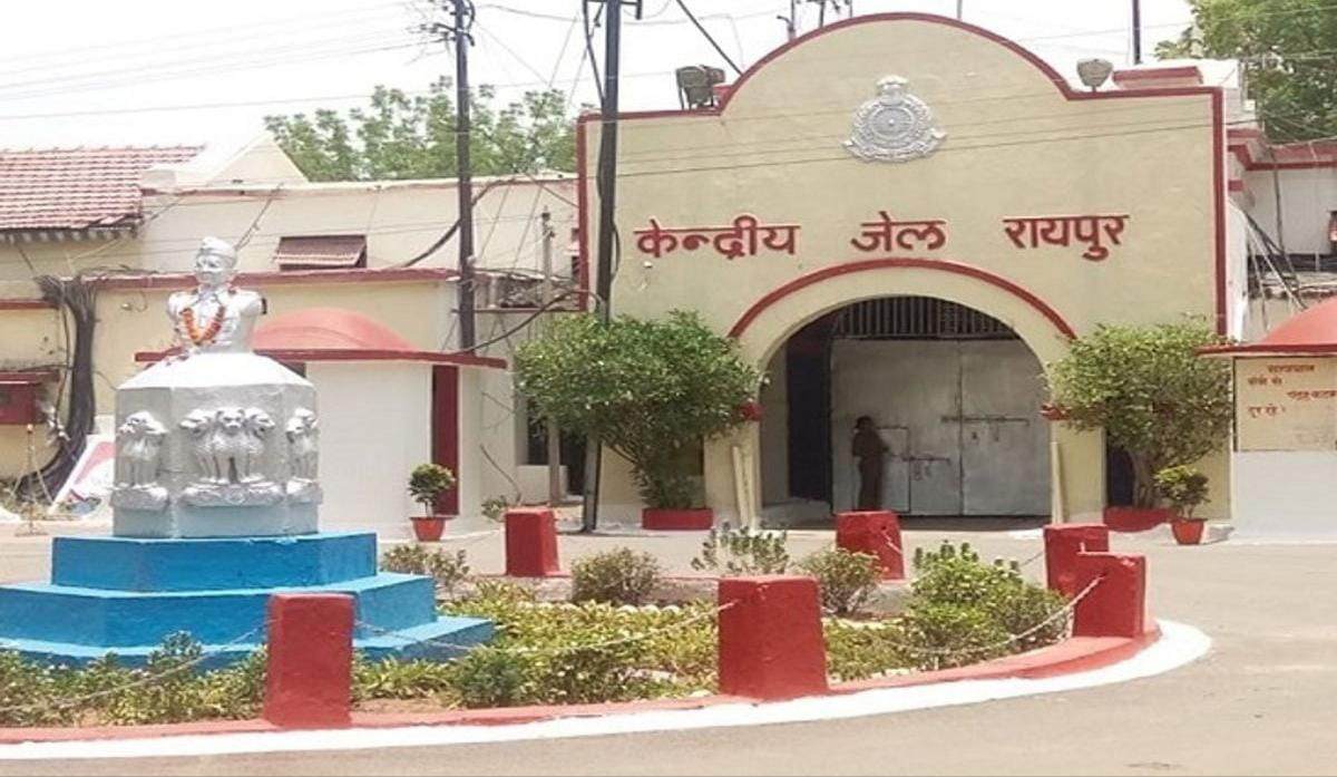 केन्द्रीय जेल रायपुर की मुलाकात व्यवस्था में सुरक्षा की दृष्टि से अस्थायी परिवर्तन, प्रतिबंधित सामग्री रोकने जेल प्रशासन का फैसला, अब बाजार दर से कम कीमत पर कैंटीन में मिलेगी सामग्री 2 IMG 20260801 134736