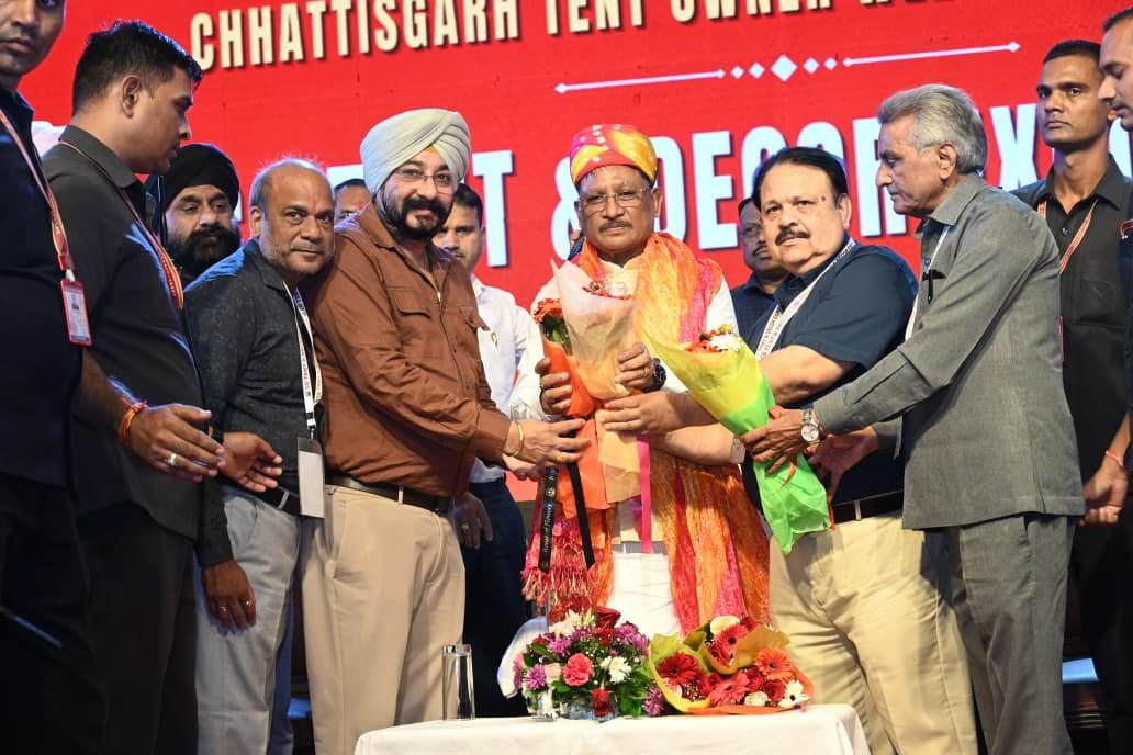 सीजी टेंट एंड डेकोर एक्सपो-2026 में शामिल हुए मुख्यमंत्री विष्णुदेव साय,छत्तीसगढ़ में उद्योग और व्यापार के लिए अनुकूल वातावरण, नई उद्योग नीति से निवेश को मिल रही नई गति 2 IMG 20260802 093417