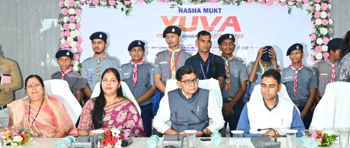 बलौदाबाजार में 'नशामुक्त युवा संकल्प अभियान' का आगाज, नशा दीमक की तरह जीवन को खोखला कर देता है: राजस्व मंत्री टंक राम वर्मा 1 IMG 20260802 220104