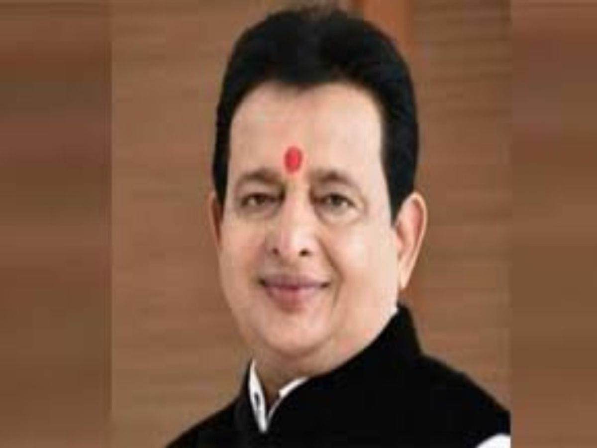 बसना विधानसभा क्षेत्र के लोकप्रिय विधायक डॉ. संपत अग्रवाल ने प्रथम सोमवार पर किया भगवान भोलेनाथ का जलाभिषेक, समस्त प्रदेशवासियों के आरोग्य और खुशहाली की कामना की 1 IMG 20260803 192105