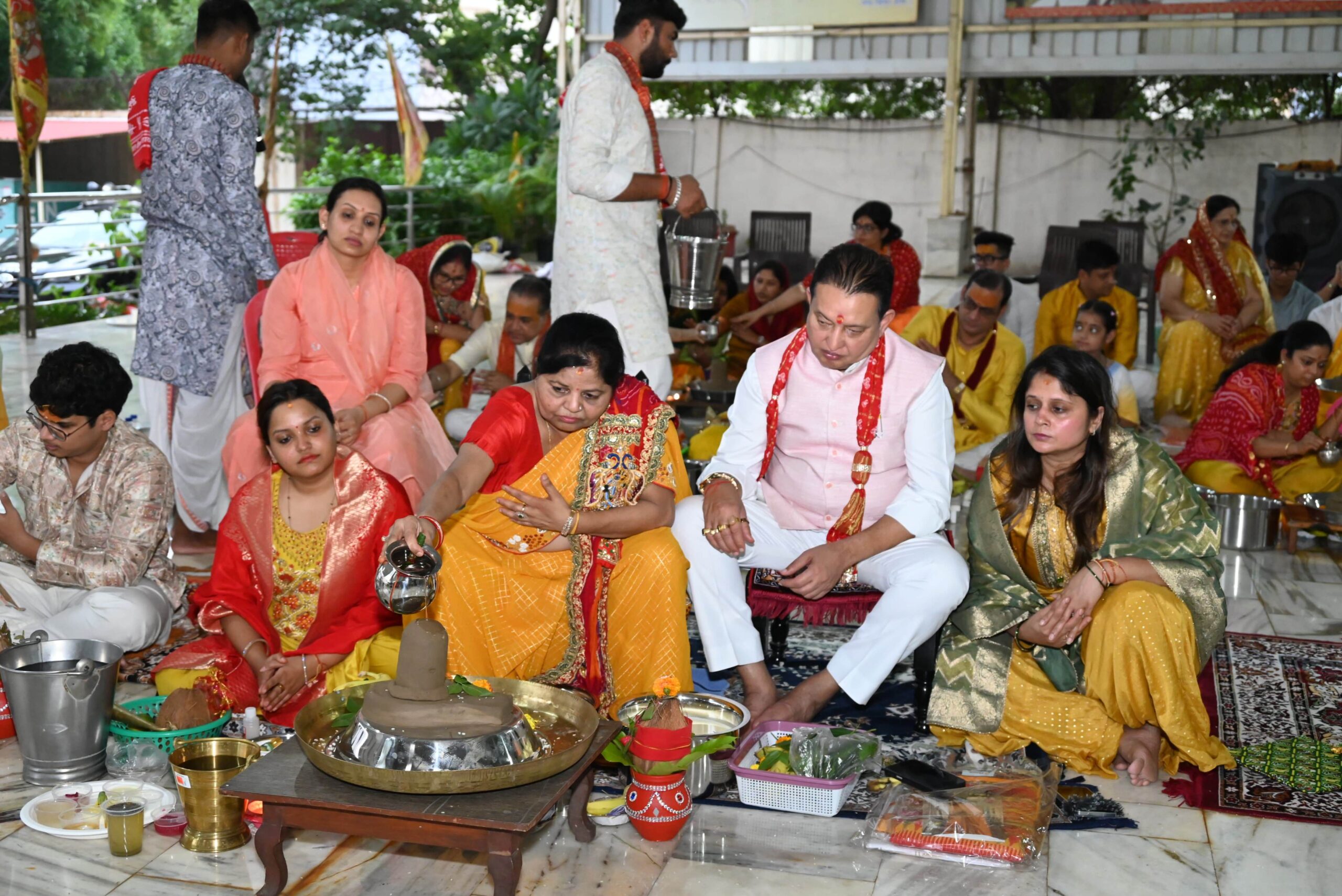 सावन के पहले सोमवार पर विधायक निवास पर गूँजे 'हर-हर महादेव' के जयकारे, डॉ. संपत अग्रवाल ने सपरिवार किया भव्य रुद्राभिषेक, बोले-भोलेनाथ की कृपा से ही संभव है जनकल्याण- विधायक डॉ. संपत अग्रवाल 2 IMG 20260804 162954 scaled