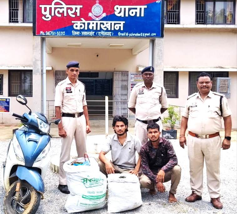 महासमुंद पुलिस ने नशीली दवाओं के खिलाफ चलाए जा रहे अभियान ,महासमुंद के कोमाखान पुलिस ने 11 लाख से अधिक का गांजा किया जब्त, दो तस्कर गिरफ्तार 3 IMG 20260804 194322