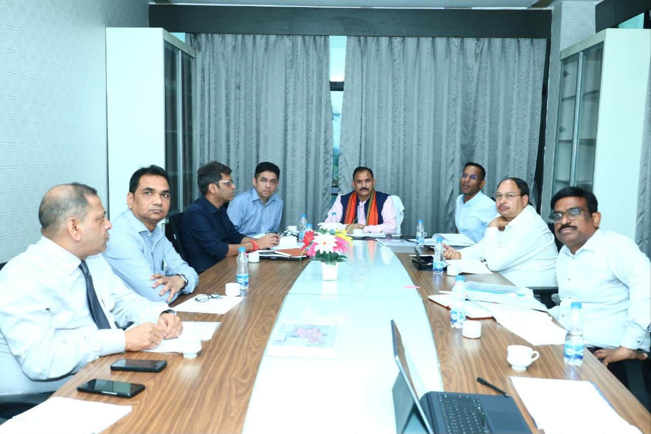 स्वास्थ्य एवं लोक निर्माण विभाग सचिव की उपस्थिति में मंत्रालय में हुई अहम बैठक, स्वास्थ्य अधोसंरचना को मिलेगी नई गति: स्वास्थ्य मंत्री श्याम बिहारी जायसवाल 7 IMG 20260805 131922