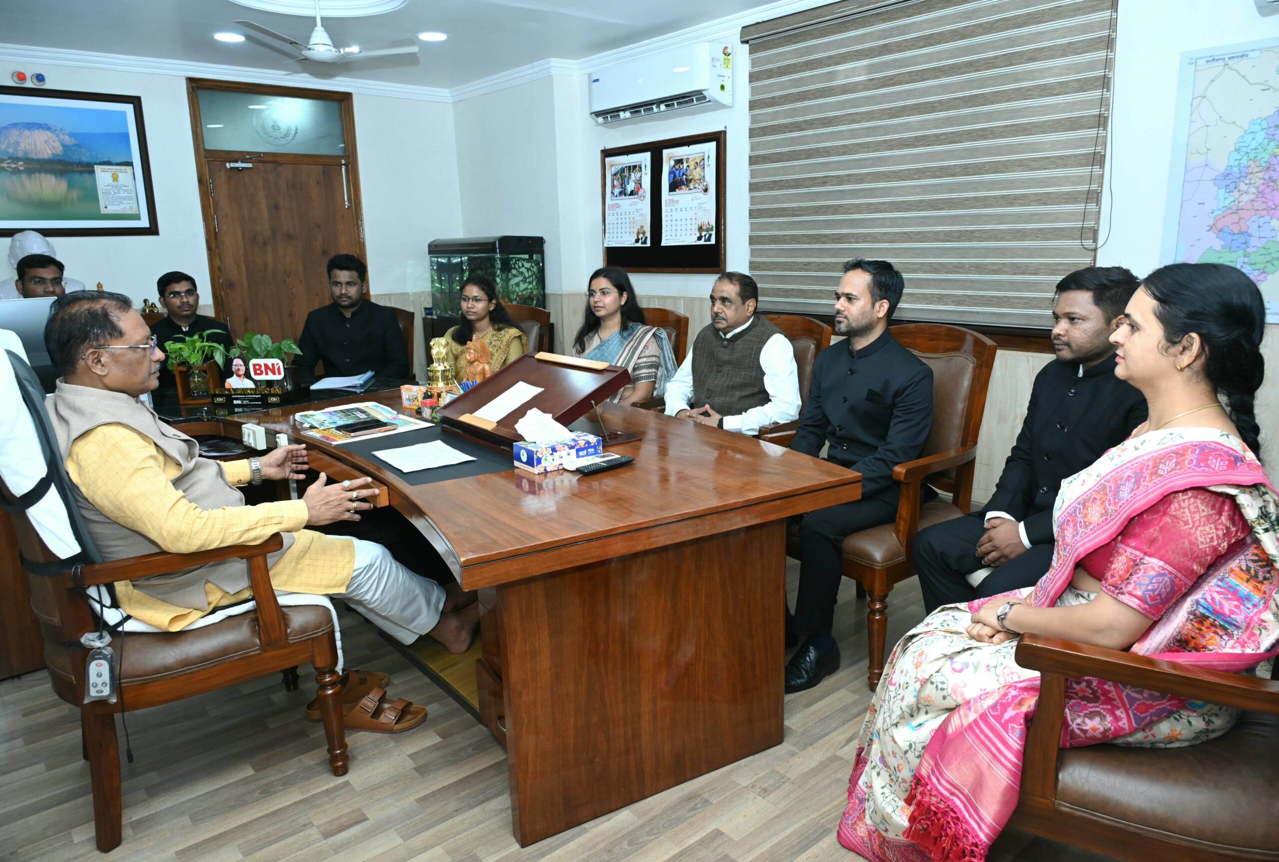 मुख्यमंत्री विष्णु देव साय से 2025 बैच के प्रशिक्षु डिप्टी कलेक्टरों ने की सौजन्य मुलाकात,प्रशासनिक सेवा जनविश्वास अर्जित करने का माध्यम, संवेदनशीलता और पारदर्शिता को बनाएं कार्यशैली का आधार 1 IMG 20260805 170116 scaled