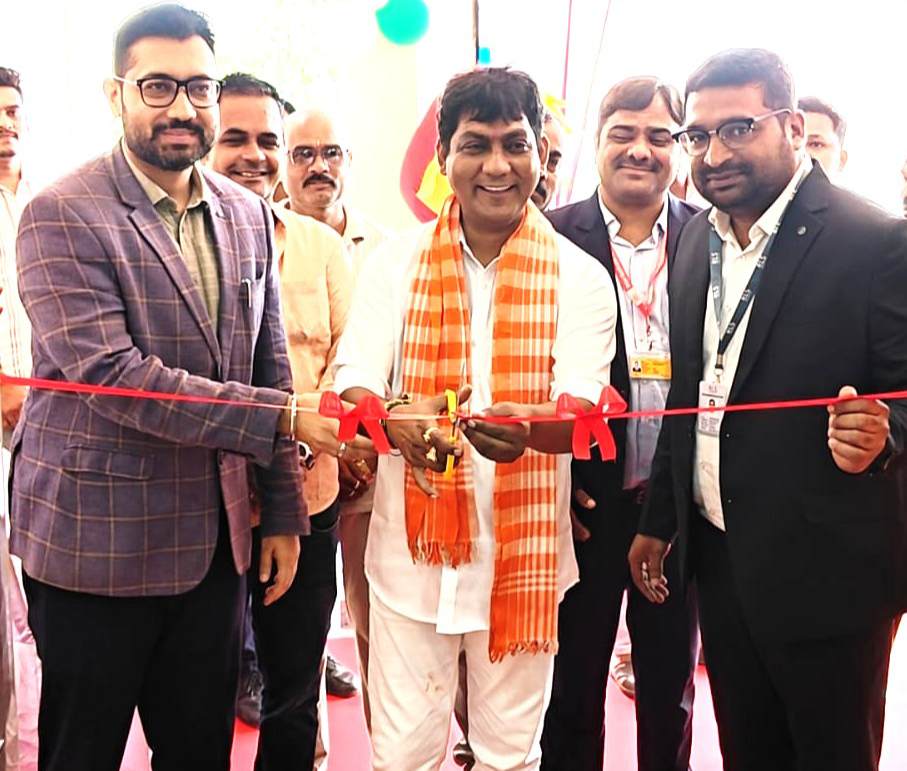 महासमुंद में बुनियादी सुविधाओं से लैस नए आधार सेवा केन्द्र का शुभारंभ, विधायक योगेश्वर राजू सिंह ने किया नए आधार सेवा केंद्र का उद्घाटन 2 IMG 20260805 190138