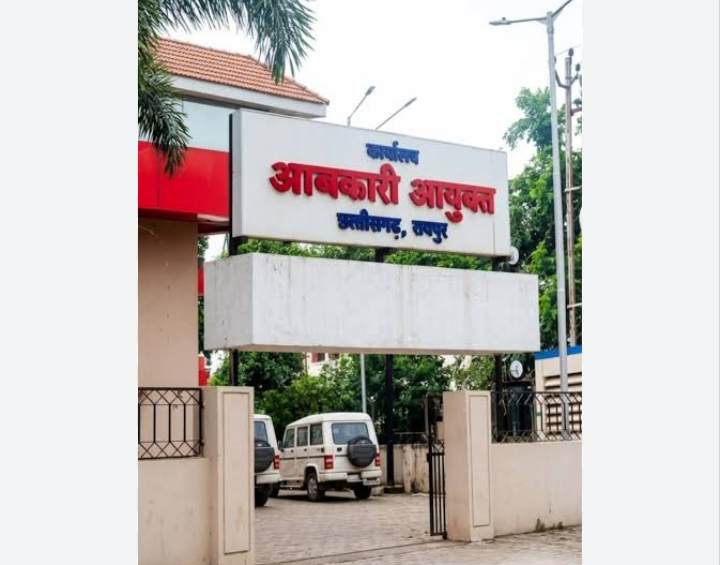 छत्तीसगढ़ आबकारी विभाग की बड़ी कार्रवाई, ओवररेटिंग मामले में दो आबकारी उप निरीक्षक निलंबित, एक एडीईओ के खिलाफ आवश्यक कार्रवाई करने के लिए अनुशंसा 1 IMG 20260806 135832
