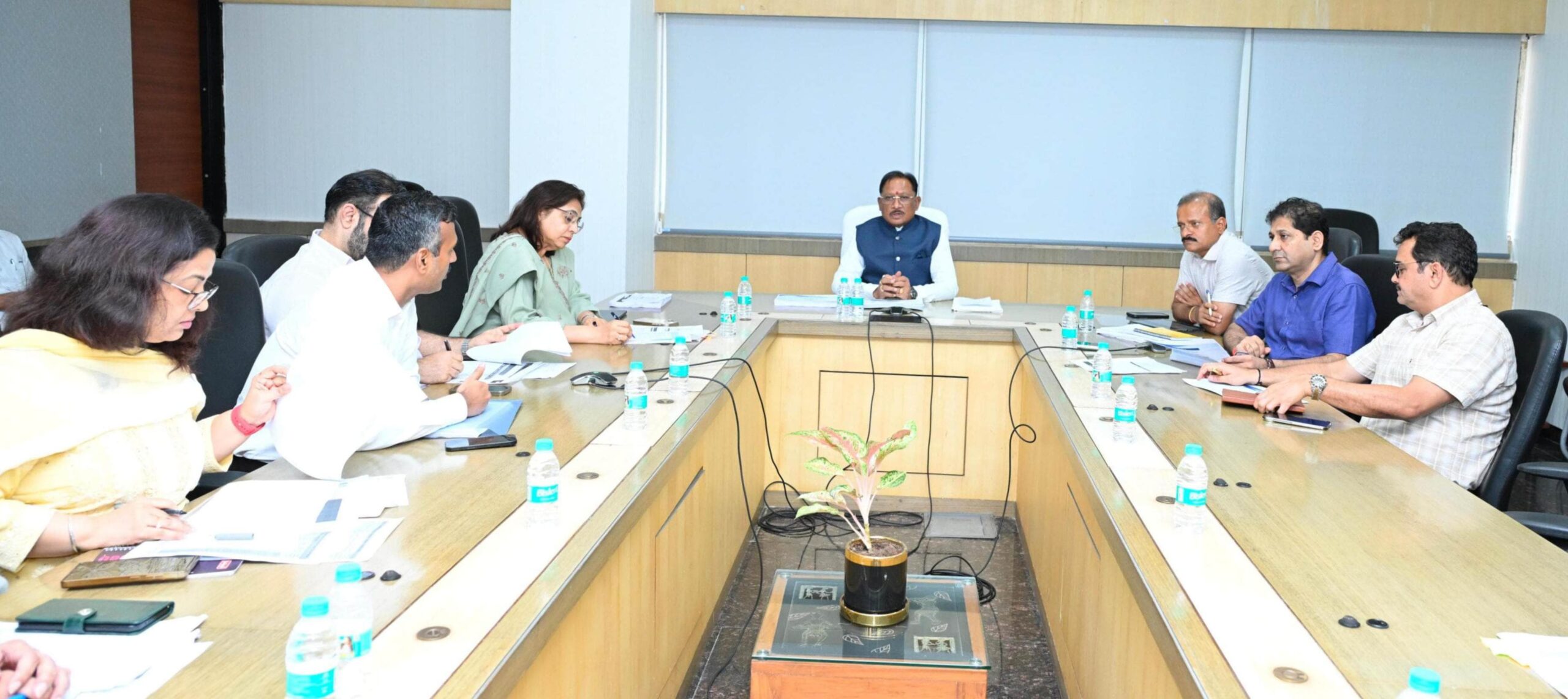 मुख्यमंत्री विष्णु देव साय ने मंत्रालय में ली पारस पोर्टल की पहली राज्य स्तरीय समीक्षा बैठक, शासन की जनकल्याणकारी योजनाओं का करें समयबद्ध क्रियान्वयन, प्रत्येक पात्र व्यक्ति को मिले शासन की योजनाओं का लाभ : विष्णुदेव साय 1 IMG 20260806 175601 scaled