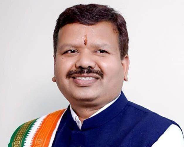 मैदानी अमलों के लिए मिली बोलेरों वाहनों का सीएमएचओ कर रहा निजी उपयोग : विनोद चंद्राकर 2 IMG 20260809 114822