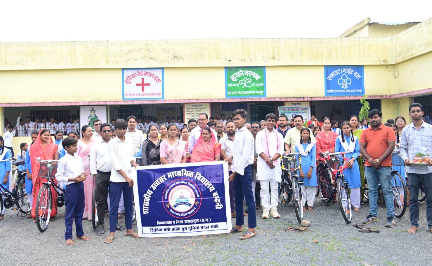 सरस्वती साइकिल योजना से बालिकाओं की शिक्षा को मिल रहा प्रोत्साहन — विधायक योगेश्वर राजू सिन्हा 2 IMG 20260811 192537