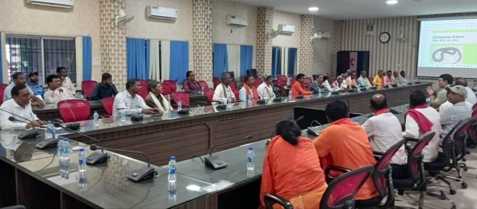 जहां मलेरिया था बड़ी चुनौती, वहां बदली तस्वीर, 10 साल में 83% घटे मामले, अब गांवों में बदल रही लोगों की आदत, बैगा-गुनिया और मैदानी स्वास्थ्य कार्यकर्ताओं ने संभाली जागरूकता की कमान 4 IMG 20260812 085358