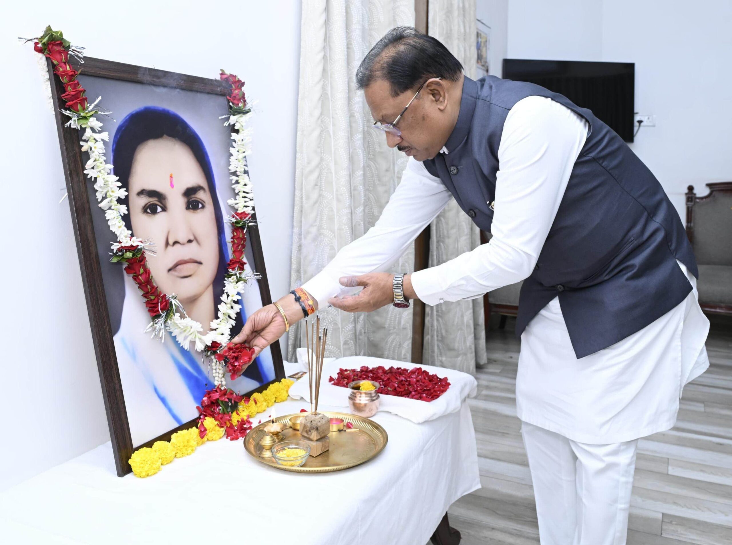 मुख्यमंत्री विष्णुदेव साय ने छत्तीसगढ़ की प्रथम महिला सांसद और समाज सेविका मिनीमाता जी की पुण्यतिथि पर किया नमन 3 IMG 20260812 141051 scaled