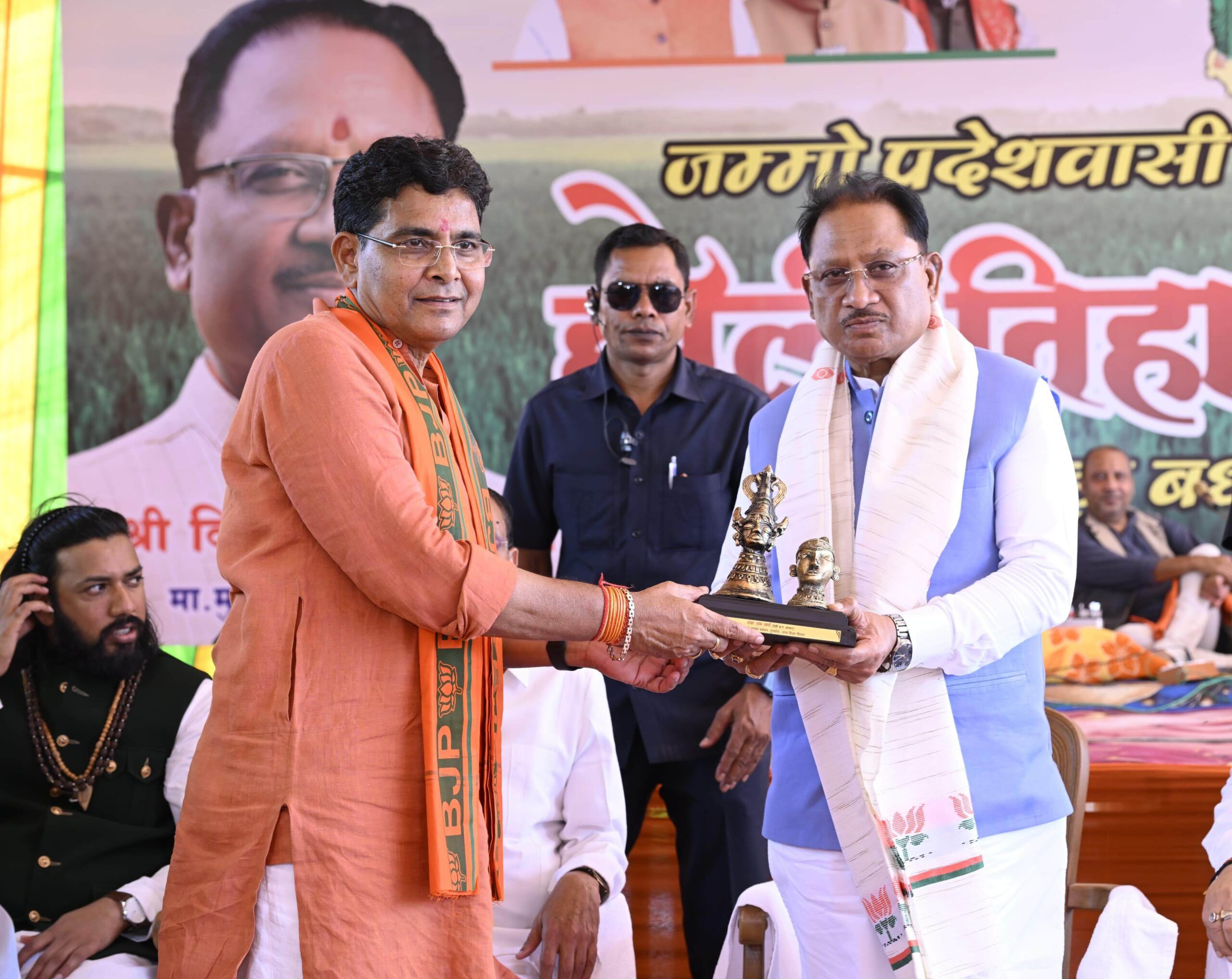 हरेली के पावन अवसर पर राजस्व मंत्री टंकराम वर्मा के नवीन शासकीय आवास के गृह प्रवेश कार्यक्रम में शामिल हुए मुख्यमंत्री विष्णुदेव साय, मुख्यमंत्री ने गृह प्रवेश और हरेली तिहार की दी शुभकामनाएं 5 IMG 20260812 192818 scaled