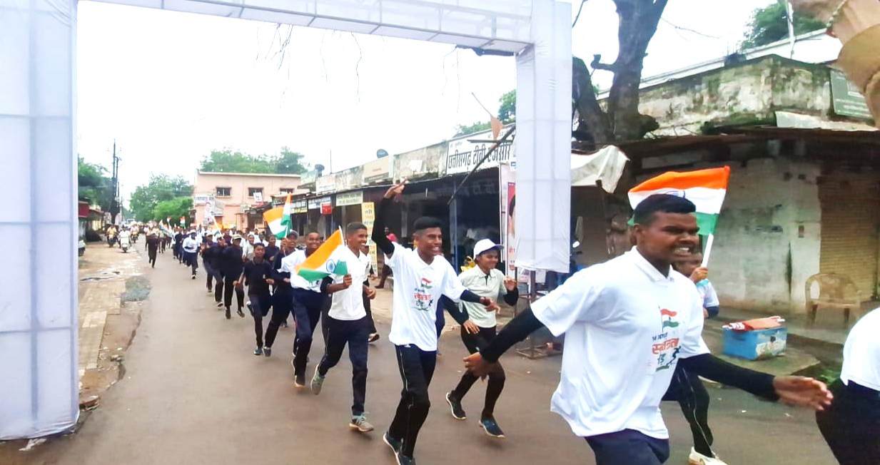 स्वतंत्रता एवं तिरंगा दौड़ में उमड़ा देशभक्ति का जज्बा, 900 से अधिक प्रतिभागियों ने हाथों में तिरंगा उत्साह से दौड़े 1 IMG 20260814 144717