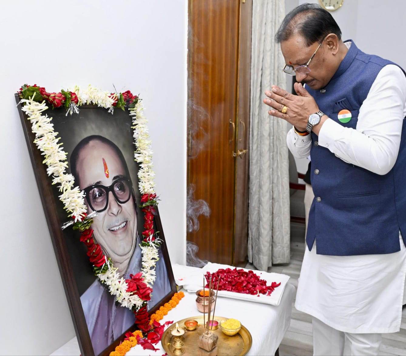 मुख्यमंत्री विष्णु देव साय ने स्वर्गीय कुशाभाऊ ठाकरे की जयंती पर उन्हें किया नमन 2 IMG 20260815 153948