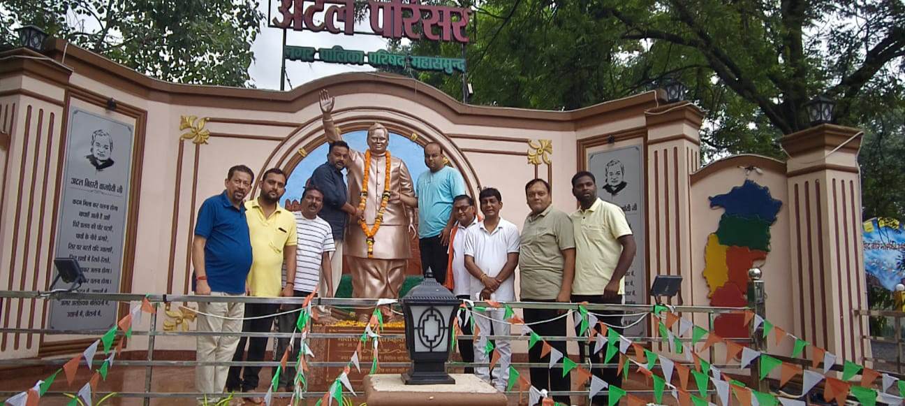 लोकतंत्र की गरिमा तथा राष्ट्र निर्माण के प्रति उनका समर्पण सदैव अटल रहा : योगेश्वर राजू सिन्हा 1 IMG 20260816 165013