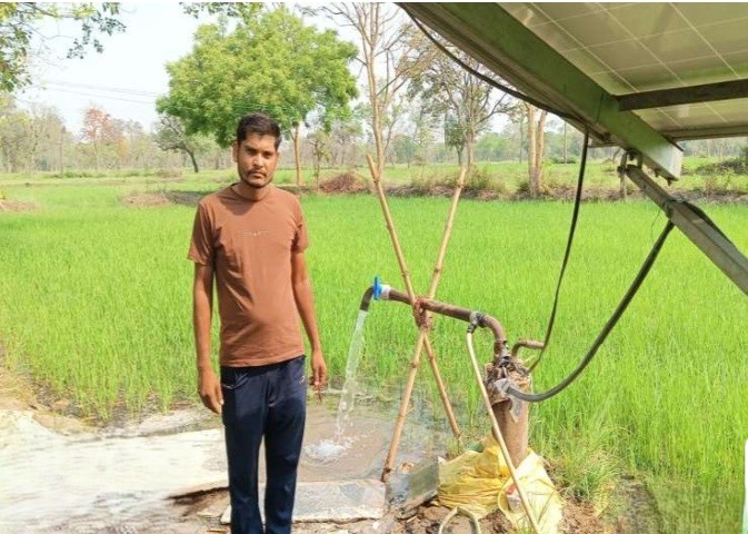 सौर ऊर्जा से सिंचाई कर चेतन साहू ने कमाया 65 हजार रुपए का लाभ, बिजली और डीजल की चिंता से मिली मुक्ति, सोलर पंप से खेतों में बढ़ी सिंचाई की सुविधा 1 105