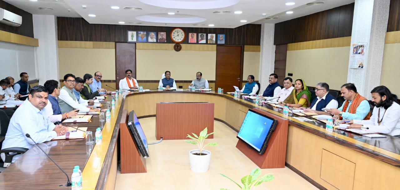 कैबिनेट निर्णय: छत्तीसगढ़ में स्टार्टअप, स्किल और एक्सपोर्ट को बड़ा बूस्ट, शासकीय कर्मचारियों की अधिकतम आयु सीमा बढ़कर 45 वर्ष, साय केबिनेट की बैठक में हुआ निर्णय 1 IMG 20260909 WA0014