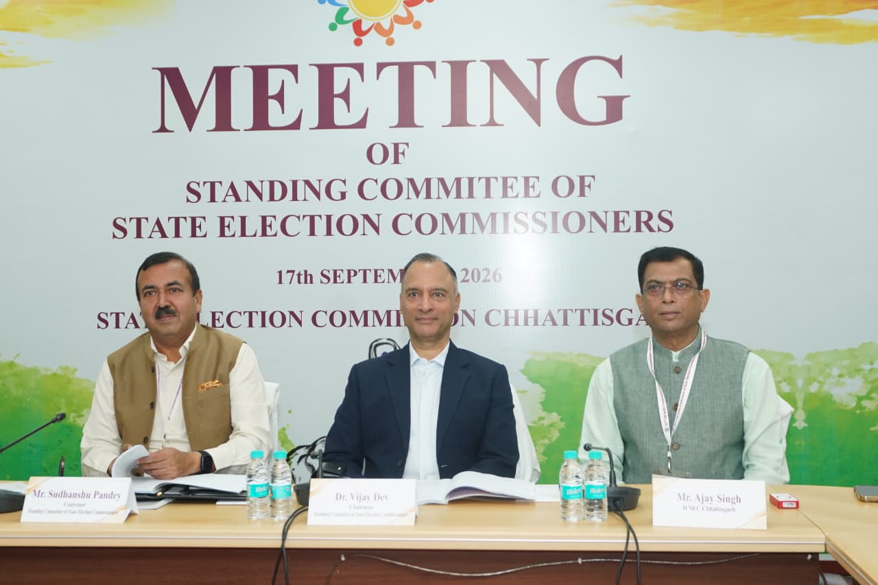 32वें अखिल भारतीय राज्य निर्वाचन आयुक्त सम्मेलन के तहत आयोजित , स्थानीय निकाय चुनावों को आसान, पारदर्शी और तकनीक-सक्षम बनाने पर हुआ मंथन, ईवीएम प्रबंधन, चुनावी डेटाबेस साझा करने और समय पर चुनाव कराने पर बनी सहमति 3 IMG 20260917 WA0025 1