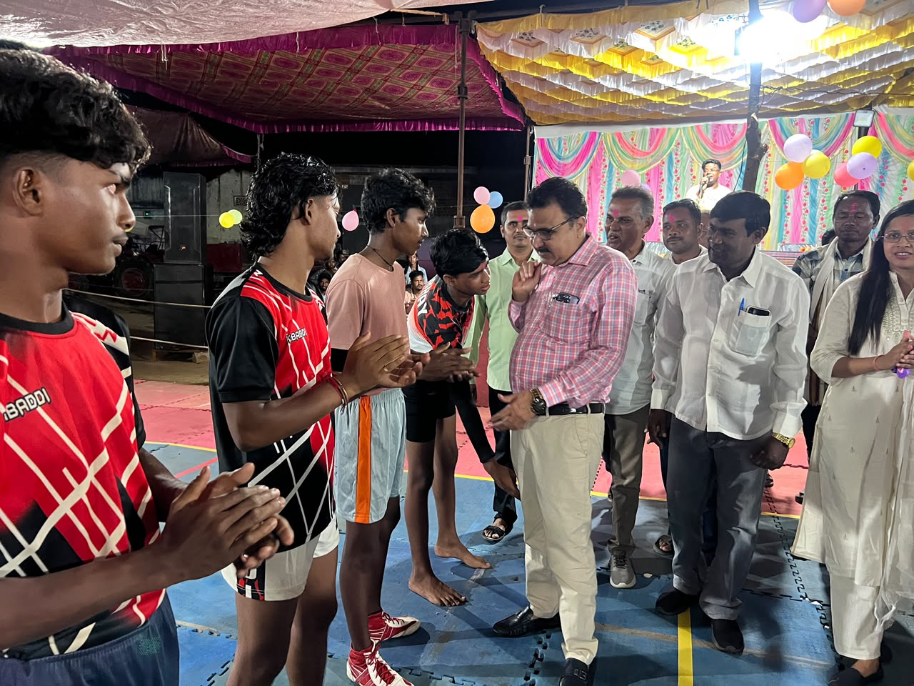 पतेरापाली में कबड्डी प्रतियोगिता का आयोजन, विधायक ने खिलाड़ियों का बढ़ाया उत्साह 1 IMG 20260920 WA0017