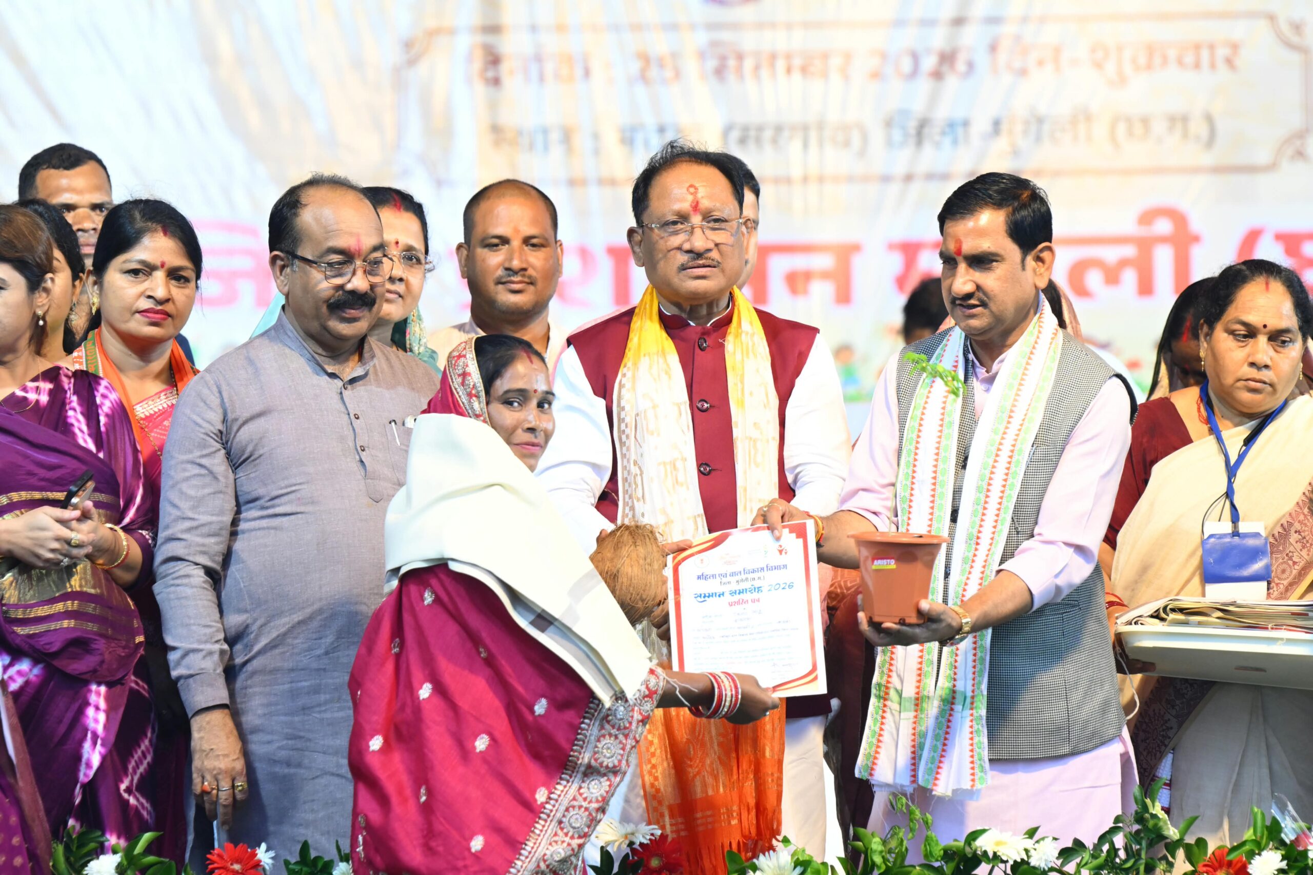 प्रदेश में 2,262 स्थानों पर हुए 12,698 आयोजन, मुख्यमंत्री विष्णु देव साय मुंगेली के मदकू में कार्यक्रम में हुए शामिल,आंगन मिलन सेवा से उत्सव स्थल बने आंगनबाड़ी केंद्र, पहले दिन 97 हजार से अधिक लोगों की सहभागिता 1 IMG 20260926 WA0020 scaled