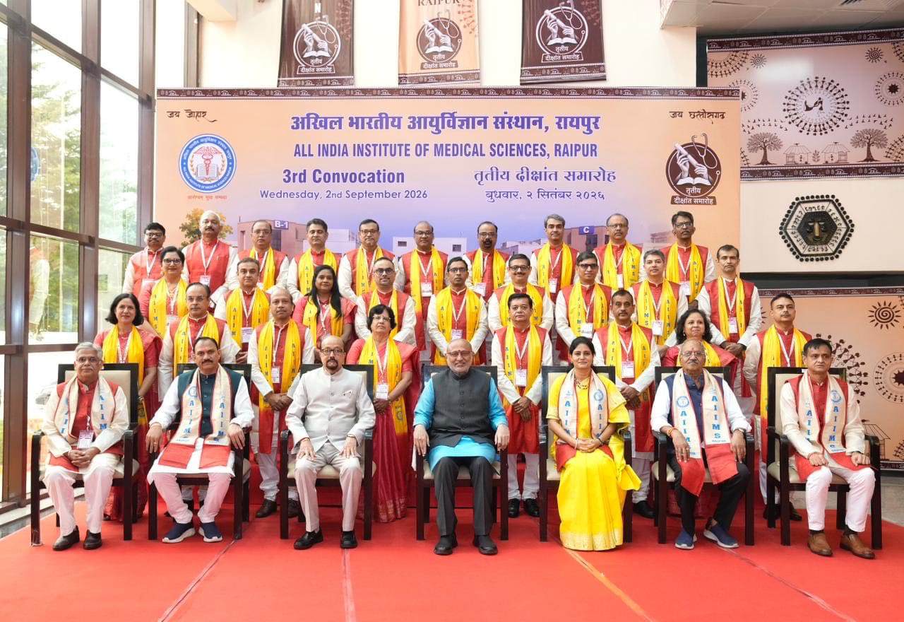 एम्स रायपुर का तीसरा दीक्षांत समारोह, छत्तीसगढ़ में नक्सलवाद के खतरे को मजबूत राजनीतिक इच्छाशक्ति, दृढ़ सुरक्षा नीति और विकासोन्मुखी शासन के बल पर समाप्त किया गया - उपराष्ट्रपति राधाकृष्णन 5 IMG 20260902 210335