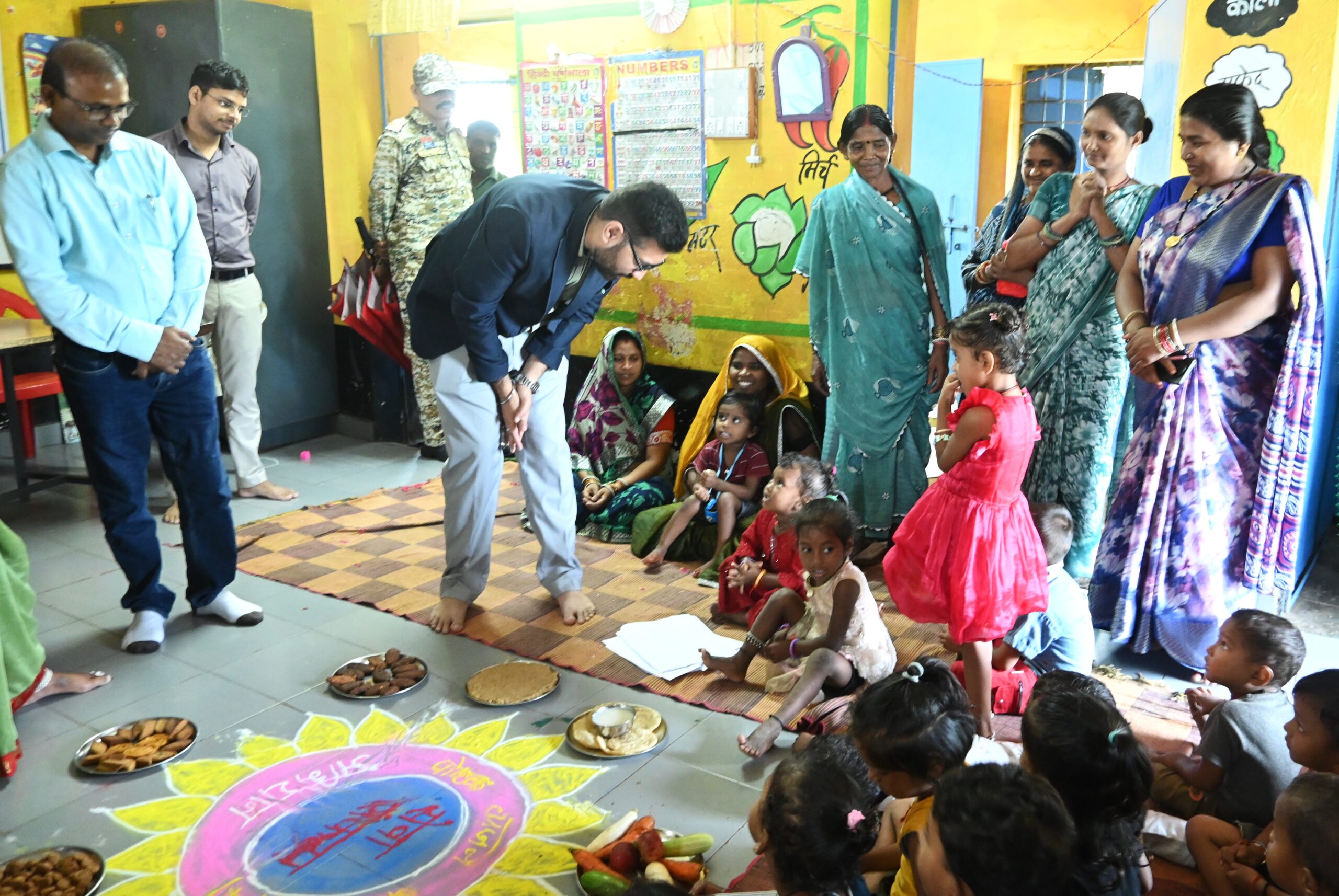 पहले दिन 219 आंगनबाड़ी केंद्रों में हुआ आयोजन, जनप्रतिनिधियों और अधिकारियों ने स्वस्थ शिशु को किया सम्मानित 4 No. 127 I 857 5 scaled