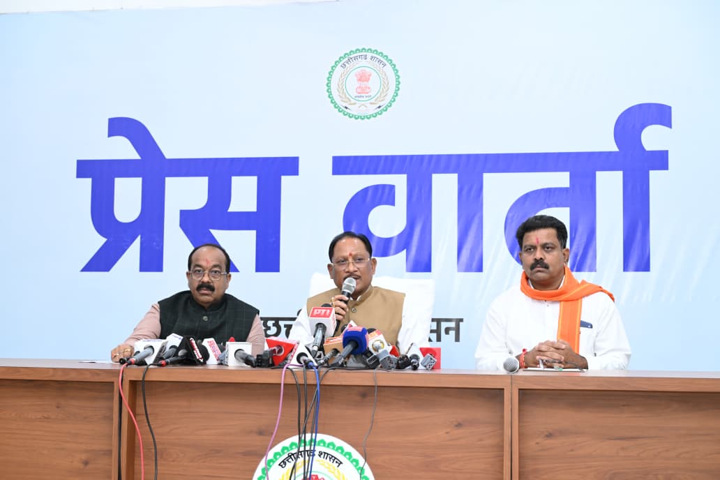 महिलाओं के लिए पंजीयन शुल्क में 50 प्रतिशत की छूट से मिली आर्थिक राहत, बचत की राशि आई निजी जरूरतों के काम, जमीन की, रजिस्ट्री में ज्योति साहू को 11,400 रुपये की बचत, ऑटोम्यूटेशन से नामांतरण की परेशानी भी हुई दूर 1 IMG 20261011 WA0004