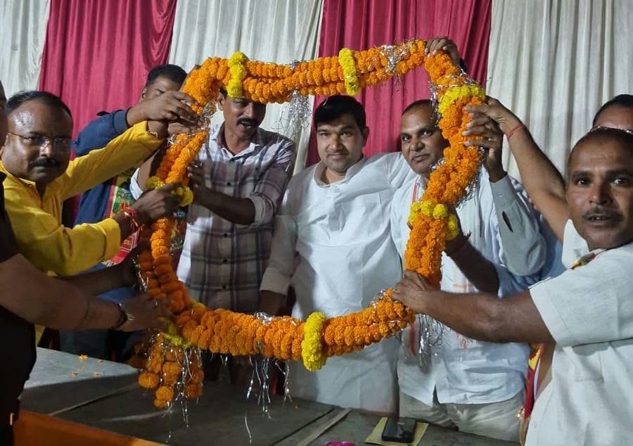 मोहंदी में शिवकथा पुराण का आयोजन, श्रद्धालुओं ने किया कथा श्रवण, आध्यात्मिक माहौल में गूंजे भोलेनाथ के जयकारे 3 IMG 20261027 WA0032 1