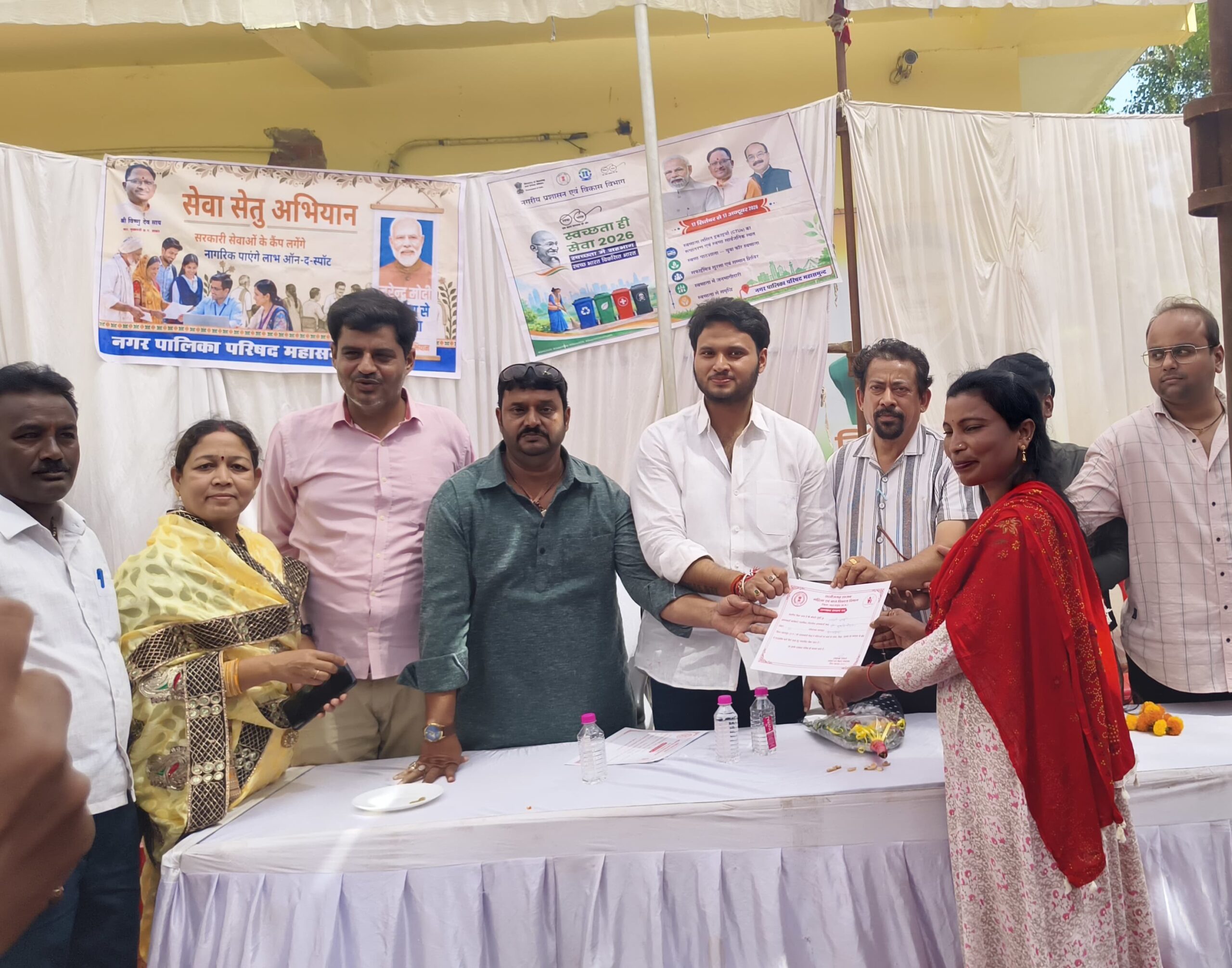 नगर के नागरिकों को एक ही स्थान पर मिल रही विभिन्न योजनाओं एवं सेवाओं की जानकारी और सुविधा - निखिलकांत साहू 4 No. 40 I 956 3 scaled